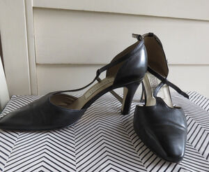 Bandolino Black Leather Heel T- Strap Shoes 7.5 M Women's Vintage